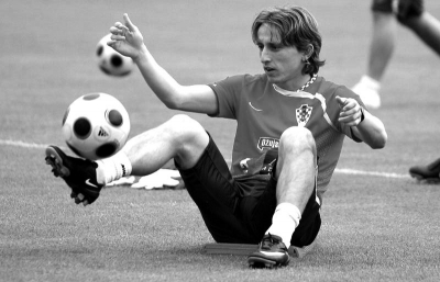 亚泰小将景泊羲完成中超首秀，月初曾说自己的梦想是中超首发