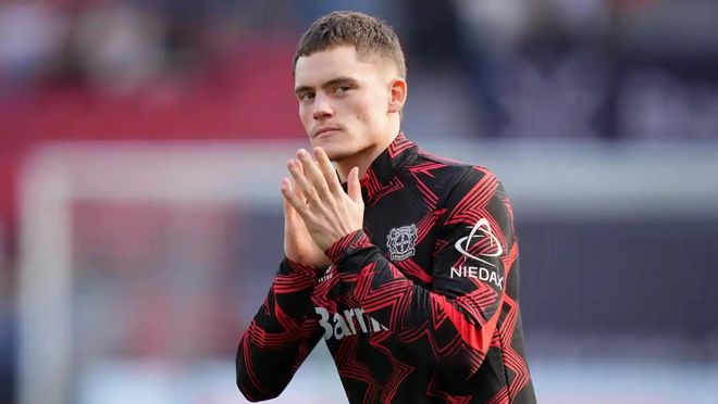 西班牙足协宣传反家暴：面对家庭暴力，直接出示红牌